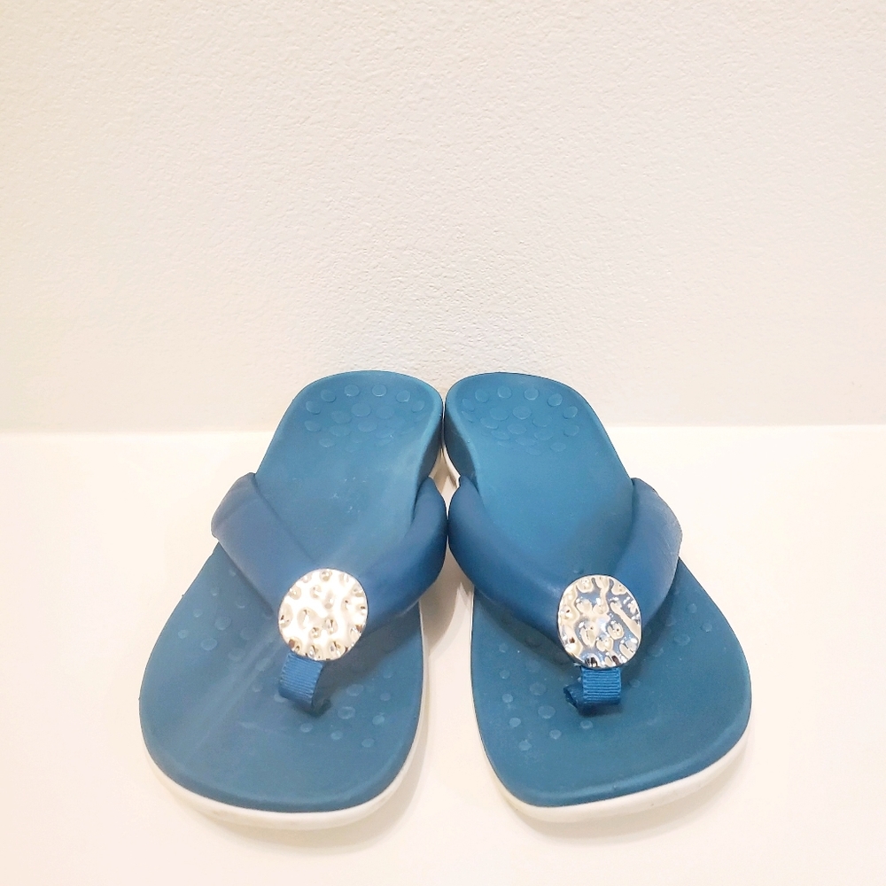 Vionic Lida Womens Blue Silver Medallion Dressy Casual Flip Flop NWOT